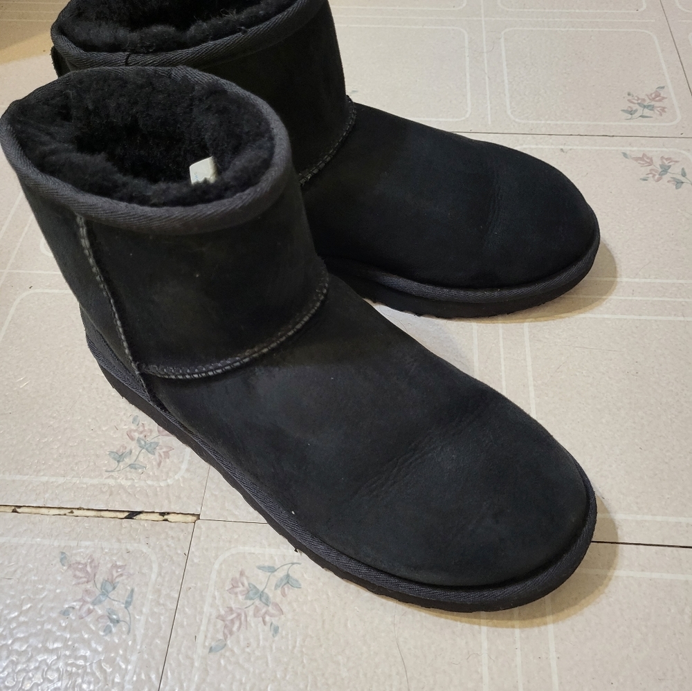 Womens UGG boots size 8
